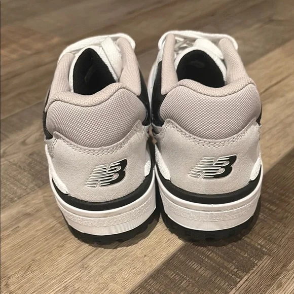 New Balance 550s Womens White and Black Sneakers - Picture 4 of 5